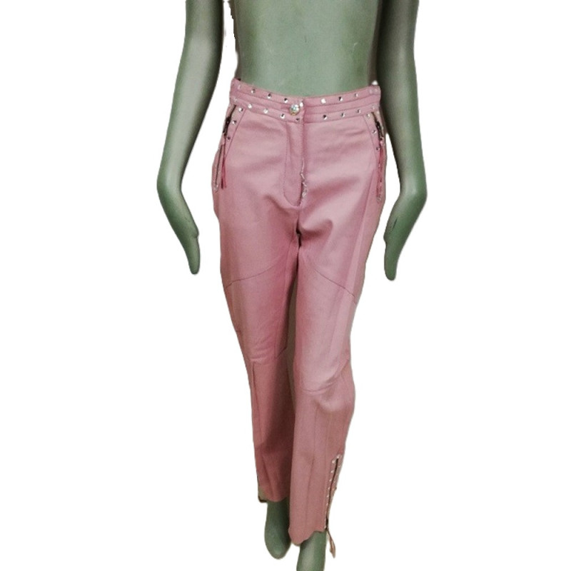 Damen tragen Charillon Lederhose