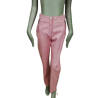 Ladies usan pantalones de cuero de charillon