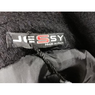 Abrigo negro de jessy