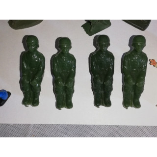 MUCHAS DE 16 FIGURAS DE LOS 70