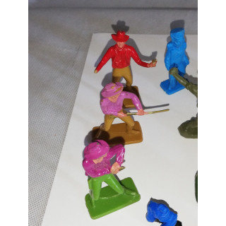 Lot de 16 Figurines des années 70s