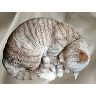 Graue schlafende Katze - realistischer lackiertes Harz - 90/2000