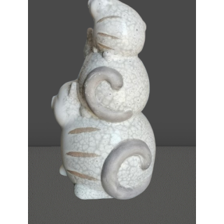 Trio de Chats en Céramique – Sculpture Empilée Douce et Apaisante
