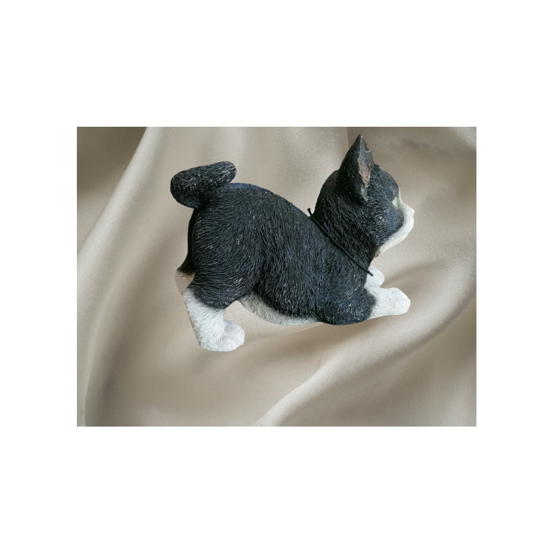 Charmante schwarze und weiße Hundefigur - Ideal für Sammler, leicht beschädigt