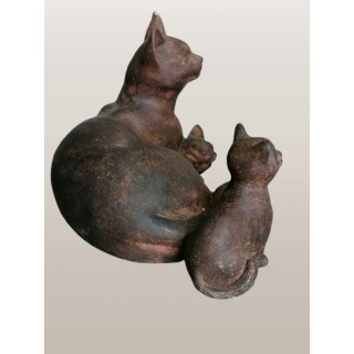 Vintage Pussy-Skulptur mit seinen 2 Kätzchen - elegant und berührend