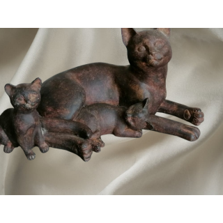 Scultura vintage della figa con i suoi 2 gattini - Elegante e commovente