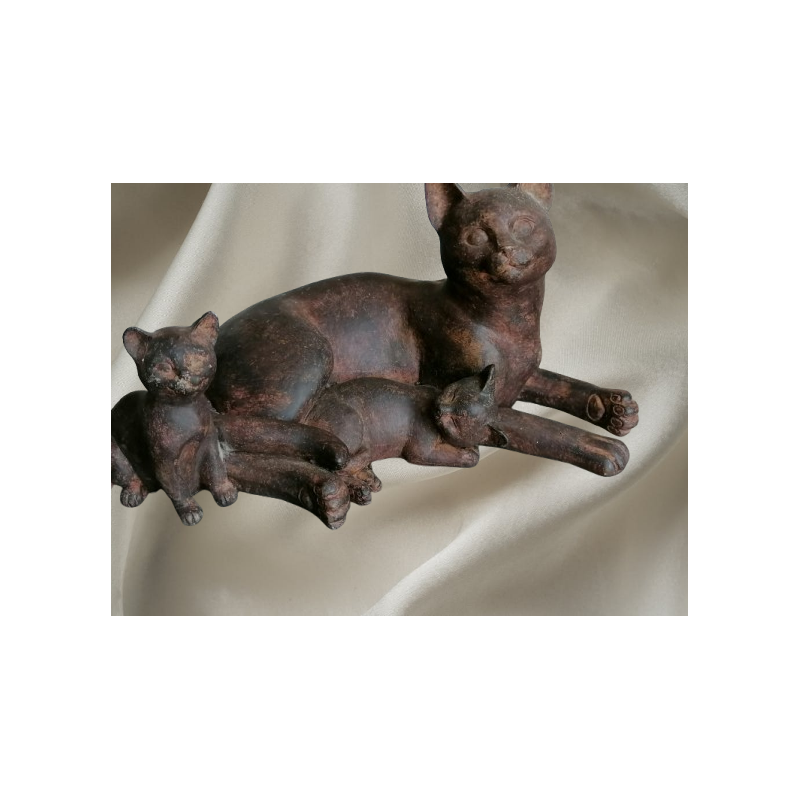 Vintage pussy sculptuur met zijn 2 kittens - elegant en aanraken