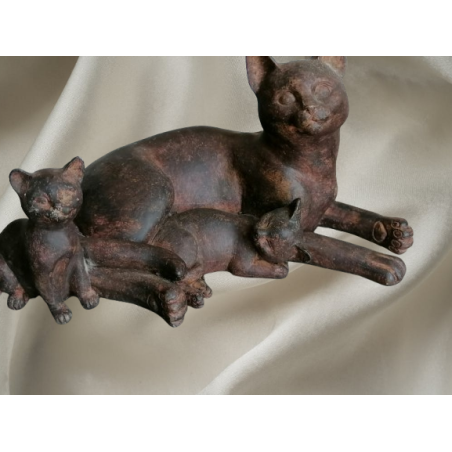 Vintage pussy sculptuur met zijn 2 kittens - elegant en aanraken