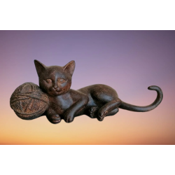 Chat sculptuur met zijn pelop van hars string of hout ...
