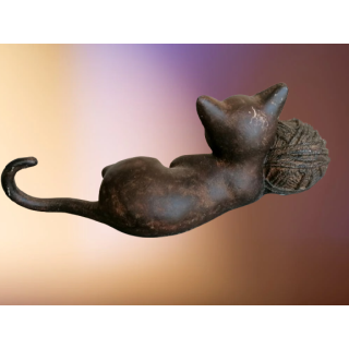 Chat sculptuur met zijn pelop van hars string of hout ...