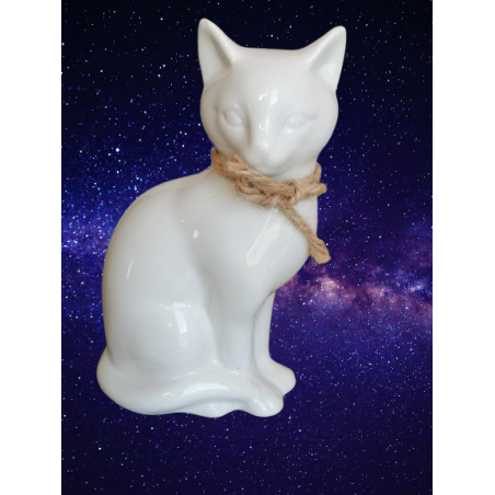 Seated Cat Porcelain Statuette – 17 x 11 cm, Vintage