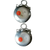 Set Pitcher + 2 Tastevins in Tin "The Mans of Manoir" Pyter Paris, Medio xxᵉ