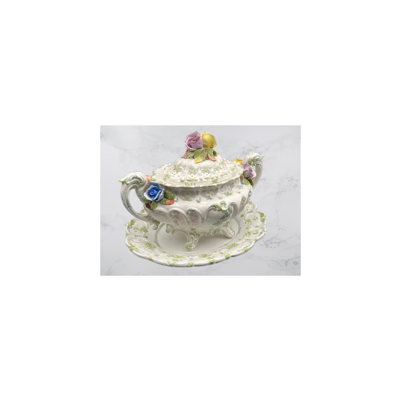 Tureen italiano no Slip - Val del Brenta - decoração floral em relevo - Authentic Vintage Warthenware