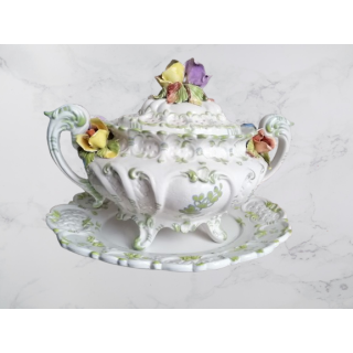 Soupière italienne en barbotine – Val del Brenta – décor floral en relief – authentique faïence vintage