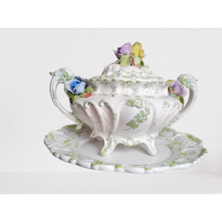 Tureen italiano no Slip - Val del Brenta - decoração floral em relevo - Authentic Vintage Warthenware