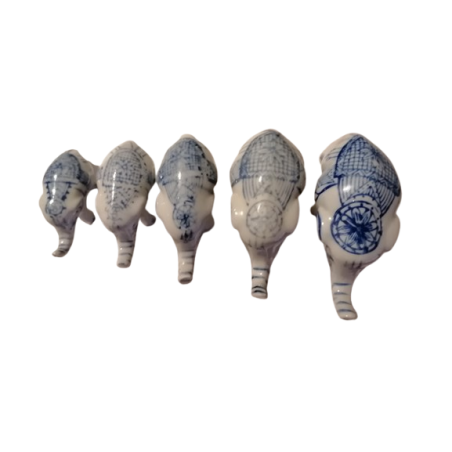 Viele 5 Elefanten in blauem und weißem Porzellan - Elegantes handwerkliches Deko