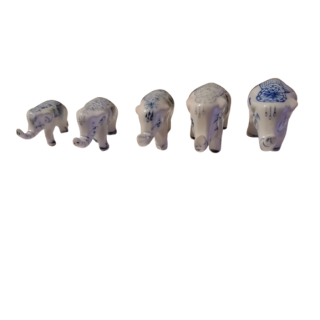 Lote de 5 elefantes em porcelana azul e branca - elegante artesanal deco