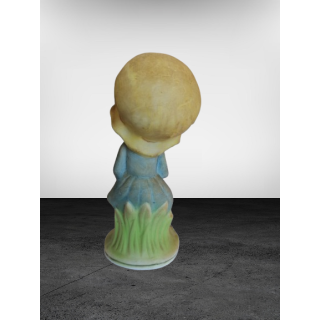 Chica figurina en el gran sombrero de porcelana con mano pintada a mano 50 / 70s