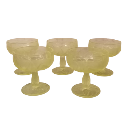 Conjunto de 5 tazas vintage en decoración floral de vidrio moldeado - 1950-1970