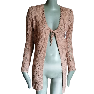 Braune Strickjacke lange lange Mesh Oatenede Schönheitsfrau
