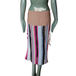 Falda «Archive Voyage » de Marina Rinaldi, temporada primavera-verano 2003 – Prenda de punto de ganchillo asimétrica, sin usar
