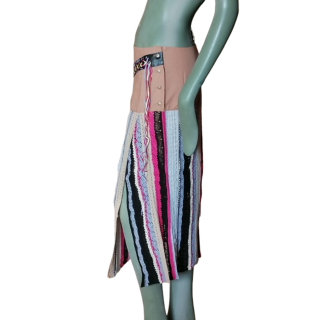 Falda «Archive Voyage » de Marina Rinaldi, temporada primavera-verano 2003 – Prenda de punto de ganchillo asimétrica, sin usar
