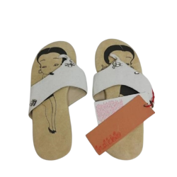Sandals Trust Toilette
